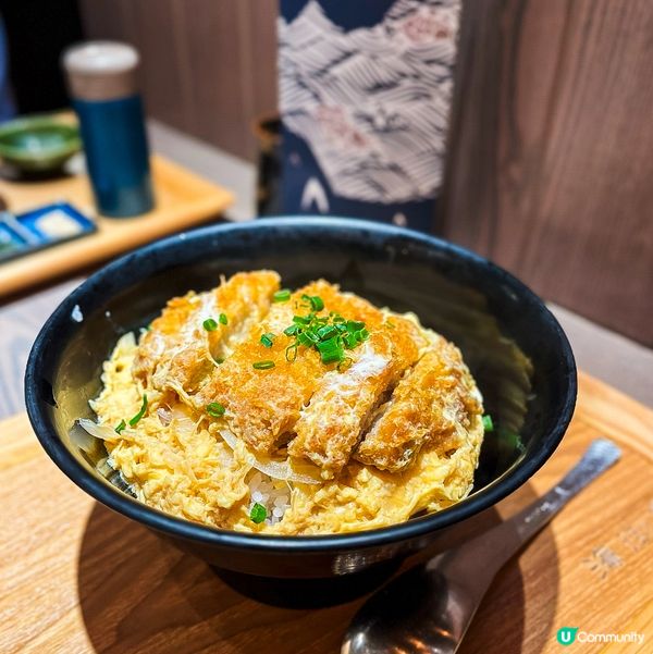 睇menu有好多魚生飯選擇,好多款都好吸引,最後揀左最多款魚...