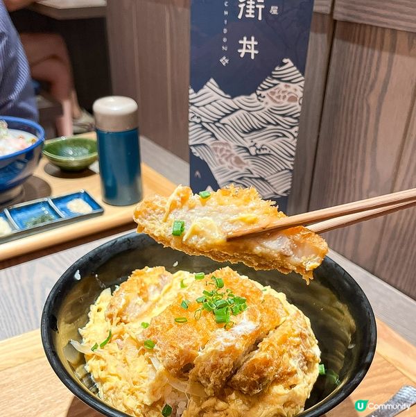 睇menu有好多魚生飯選擇,好多款都好吸引,最後揀左最多款魚...