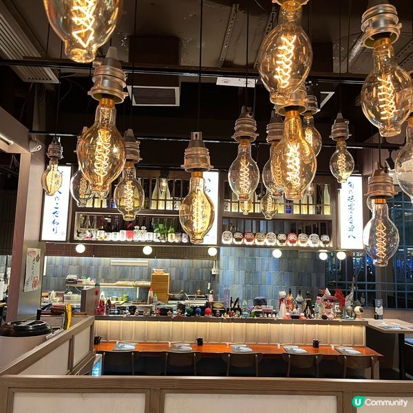 睇menu有好多魚生飯選擇,好多款都好吸引,最後揀左最多款魚...