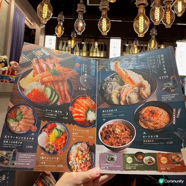 睇menu有好多魚生飯選擇,好多款都好吸引,最後揀左最多款魚...