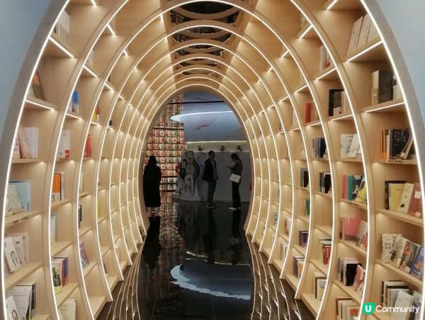 深圳一日遊, 最難忘去愈欣書店打卡。愈欣書店非常有特色, 書...