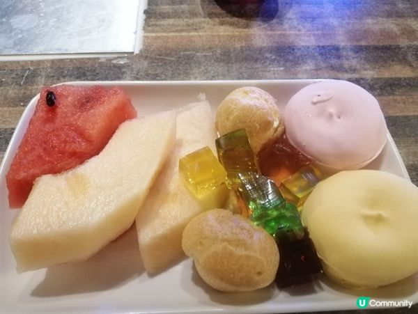 在觀塘駱駝漆大厦一座五樓的巴巴串食午市自助餐, 食物非常豐富...