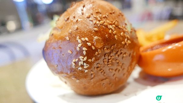 假日該讓自己放鬆一下，舒舒服服的睡到自然醒，然後來到位於尖沙...