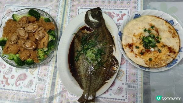 媽媽的愛心飯餸：清蒸左口魚,咸雞蛋蒸豬肉；西蘭花炒魚肚😋😋😋...