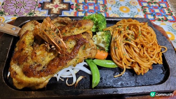 不過不失，餐廳播左50年代既英文歌，有d眼訓