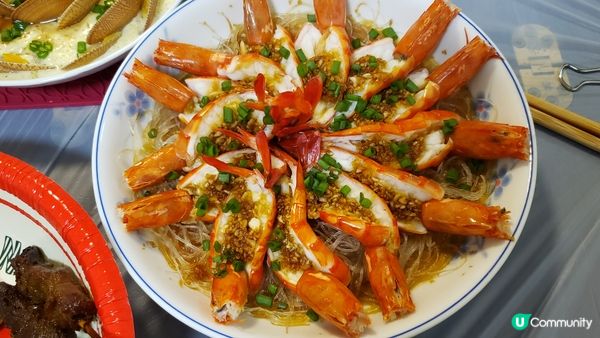 家人生日，煮海鮮餐一齊食。蜆要落鹽吐沙浸一個鐘，再出水一兩分...