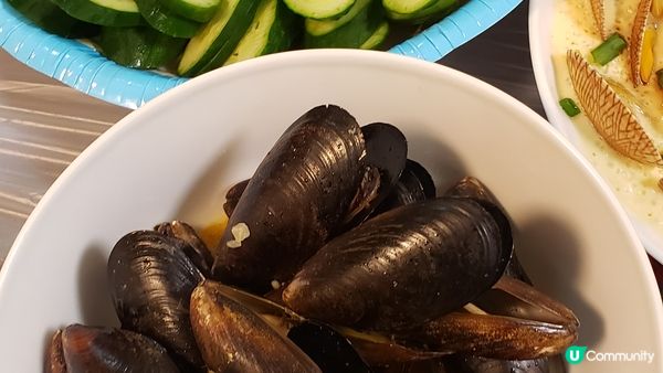 家人生日，煮海鮮餐一齊食。蜆要落鹽吐沙浸一個鐘，再出水一兩分...