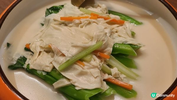 仍然回味著剛才的佳餚美食，餐廳環境理想坐得舒適，氣氛好熱鬧，...