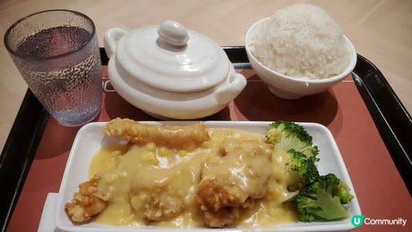 今晚放工自己食晚餐美心粟米魚柳飯，有湯送😋呀媽爸今晚高山看羅...