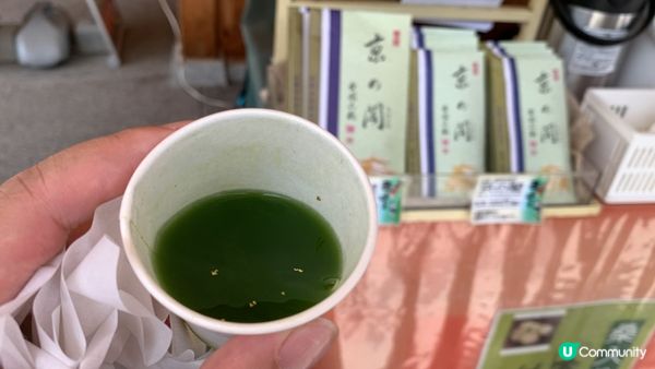 京都金閣寺 散發黃金光輝 連飲杯綠茶都有金箔