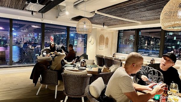 尖沙咀人氣打卡天台酒吧，連食物都超有水準！😎