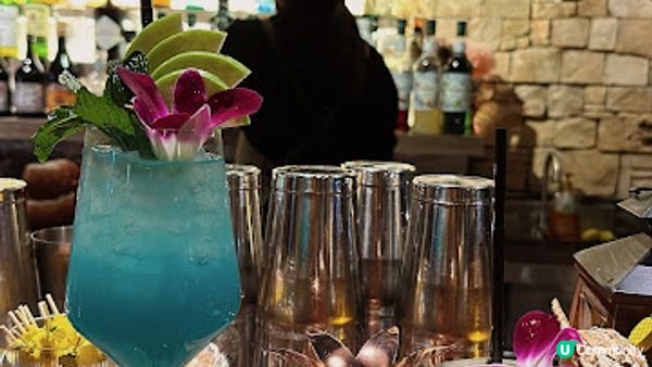 尖沙咀人氣打卡天台酒吧，連食物都超有水準！😎