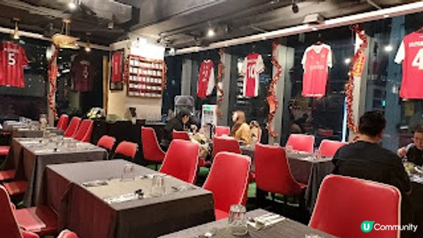 Lockeroom Dining．更衣室中的美味