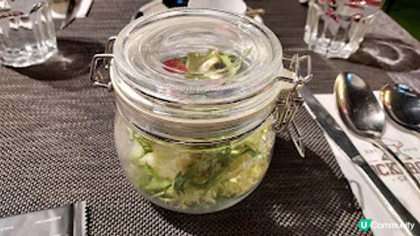 Lockeroom Dining．更衣室中的美味