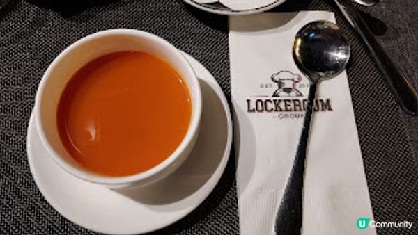 Lockeroom Dining．更衣室中的美味
