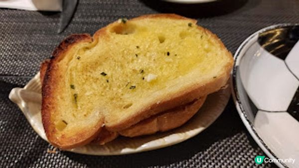 Lockeroom Dining．更衣室中的美味