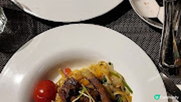 Lockeroom Dining．更衣室中的美味