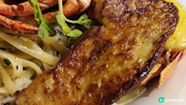 Lockeroom Dining．更衣室中的美味