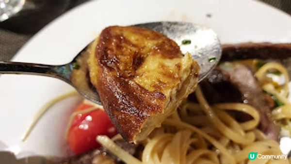 Lockeroom Dining．更衣室中的美味