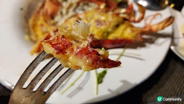 Lockeroom Dining．更衣室中的美味