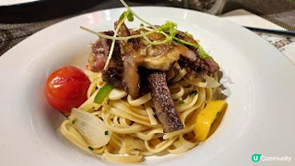 Lockeroom Dining．更衣室中的美味