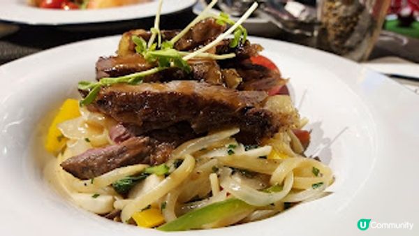 Lockeroom Dining．更衣室中的美味