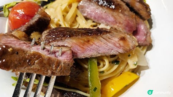 Lockeroom Dining．更衣室中的美味