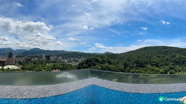 上星期到台北旅遊時 入住士林萬麗酒店並在泳池打卡