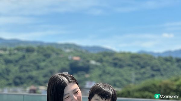 上星期到台北旅遊時 入住士林萬麗酒店並在泳池打卡