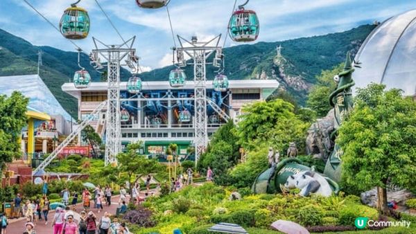 香港海洋公園有不少的景點，曾到海洋奇觀去觀賞不同的魚類，又乘...