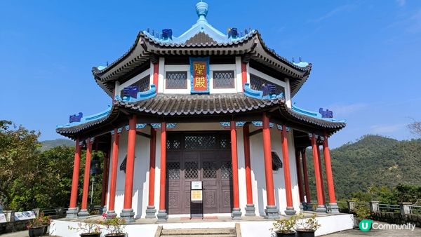 第一張是福岡?廟宇角落、第二張是香港的道風山和第三章是南丫島...