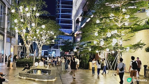 深圳萬象廣場，夜晚景色迷人，還有盒馬超市，很多東西買