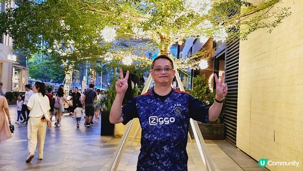 深圳萬象廣場，夜晚景色迷人，還有盒馬超市，很多東西買