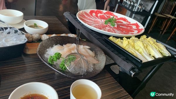 無老鍋是台灣非常有特色的火鍋,通常由牛肉、海鮮、蔬菜等食材而...