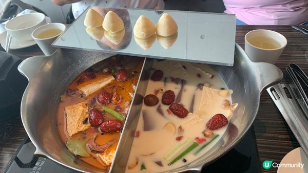 無老鍋是台灣非常有特色的火鍋,通常由牛肉、海鮮、蔬菜等食材而...