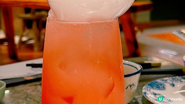 這次到了佐敦香江花月打邊爐，叫了一個海鮮花環套餐，湯底選了花...