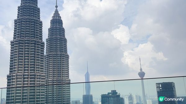 在上載的三張圖片都是在吉隆坡拍攝的，有宏大的雙子塔，少女最喜...