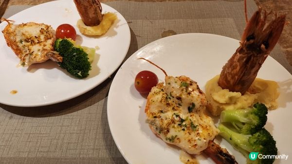 最愛吃自助餐，選擇種類繁多。有熱食，凍海鮮，甜品應有盡有@雅...