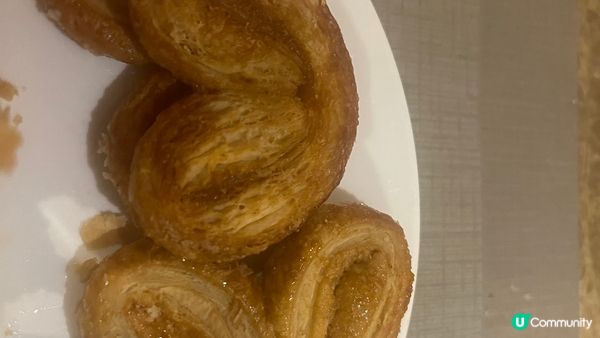 最愛吃自助餐，選擇種類繁多。有熱食，凍海鮮，甜品應有盡有@雅...