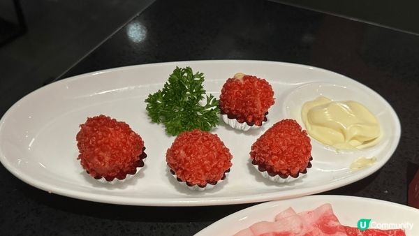 廣州美食之旅，其中一間是廣州正佳廣場的上上謙火鍋，個皇帝蝦膠...