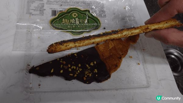 買了OK便利店的兩款趣脆扁可頌，焦糖及開心果+朱古力，雖然不...