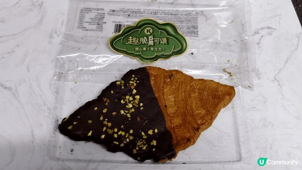 買了OK便利店的兩款趣脆扁可頌，焦糖及開心果+朱古力，雖然不...