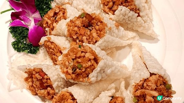 紅酒鵝肝和蒸鰣魚。前者咬落粉 嫩兼豐腴甘美,且散發酒香與鹵水...