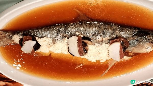 紅酒鵝肝和蒸鰣魚。前者咬落粉 嫩兼豐腴甘美,且散發酒香與鹵水...