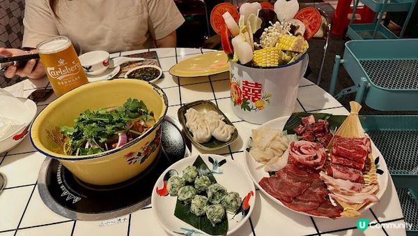 懷舊🇭🇰雞煲火鍋，推薦沙嗲牛肉餃、芫荽墨魚丸！