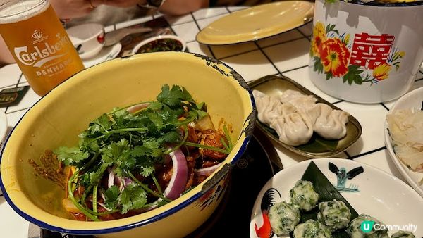 懷舊🇭🇰雞煲火鍋，推薦沙嗲牛肉餃、芫荽墨魚丸！
