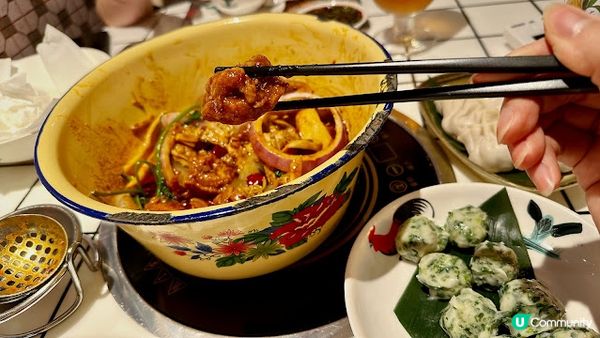 懷舊🇭🇰雞煲火鍋，推薦沙嗲牛肉餃、芫荽墨魚丸！