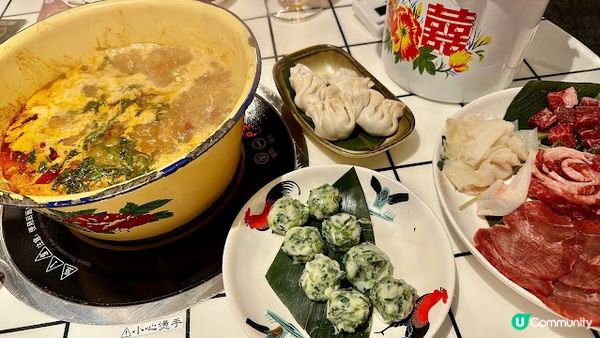 懷舊🇭🇰雞煲火鍋，推薦沙嗲牛肉餃、芫荽墨魚丸！
