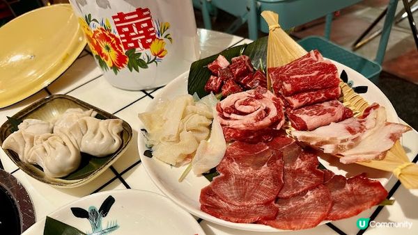 懷舊🇭🇰雞煲火鍋，推薦沙嗲牛肉餃、芫荽墨魚丸！