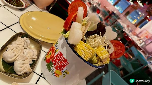 懷舊🇭🇰雞煲火鍋，推薦沙嗲牛肉餃、芫荽墨魚丸！